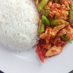 ข้าวผัดพริกแกงไก่