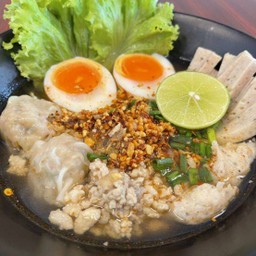 เฝอต้มยำทรงเครื่อง