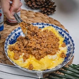 ข้าวหมูสับกะเทียมไข่ข้น พิเศษ