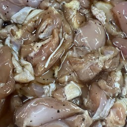 ไก่หมักพริกไทยดำ