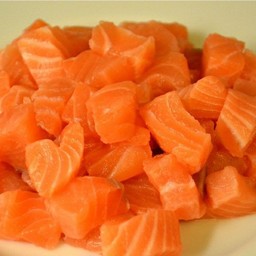 แซลมอนหั่นเต๋า 250g