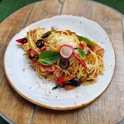 สปาเก็ตตี้เบคอนกระเทียม