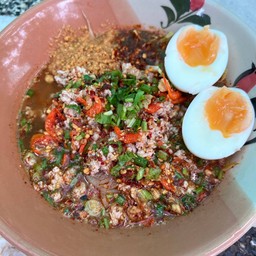 ก๋วยเตี๋ยวต้มยำหมูสับไข่มะตูม