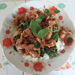 ข้าวกระเพราหมูชิ้น