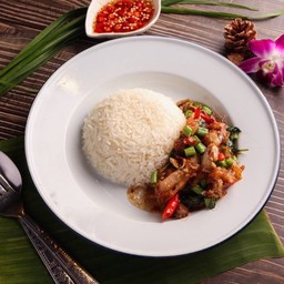 กะเพราหมูกรอบ