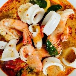 เป็นกับข้าวต้มยำรวมมิตรน้ำข้น