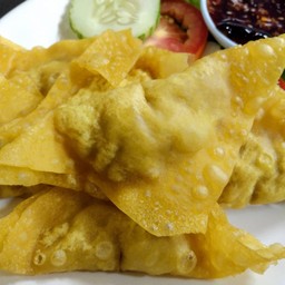 เกี๊ยวกรอบไส้หมูทรงเครื่อง