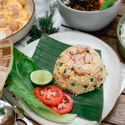 ข้าวผัดแฮมไส้กรอก