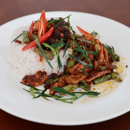 ข้าวผัดพริกถั่วน้ำพริกเผาไข่เค็ม