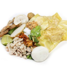 เกี๊ยวกุ้งต้มยำรสเด็ด ธรรมดา