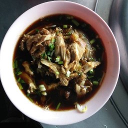ร้านน้องเหนือก๋วยเตี๋ยวไก่ตุ๋นรสเด็ด และก๋วยเตี๋ยวหมู น้ำตก น้ำใส นิคมพัฒนา ฃอย 13