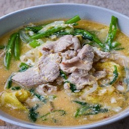 สุกี้น้ำไข่ข้นหมู