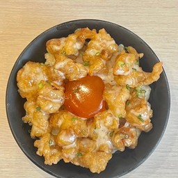 ข้าวหน้าไก่ทอดซอสเลมอนมายองเนสไข่ดองซีอิ๊ว