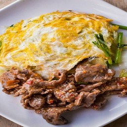 สุกี้แห้งห่อไข่เนื้อ