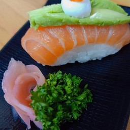 ซูชิเเซลมอนอโวคาโด