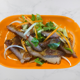 ยำคอหมูย่าง