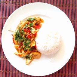 กระเพราไก่ราดข้าว