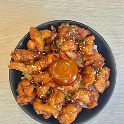 ข้าวหน้าไก่ทอดซอสโคคิโอะไข่ดองซีอิ๊ว