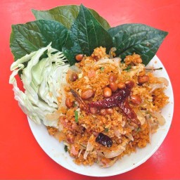 ร้านยำแหนมสด คุณเพชร (เจ้าเก่า)
