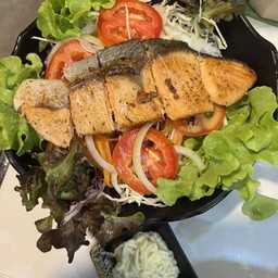 ยำปลาแซลมอนย่าง