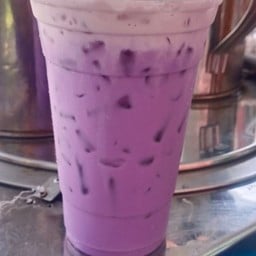 น้องมาเฟีย ขนมจีบ ซาลาเปา หน้าโชว์รูมซูซูกิ