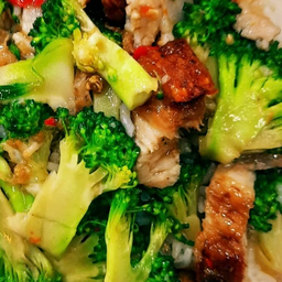 บล็อคโคลี่หมูกรอบกับข้า่ว