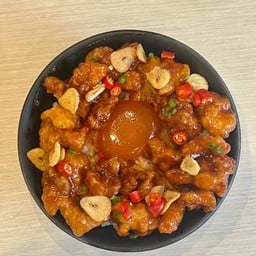 ข้าวหน้าไก่ทอดซอสโคชูจังไข่ดองซีอิ๊ว