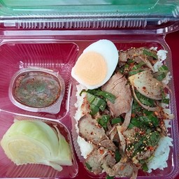 ข้าวหมูน้ำตก