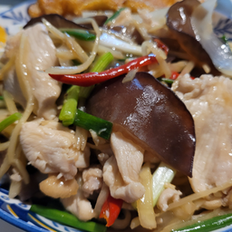 ไก่ผัดขิง (ราดข้าว)