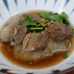 ก๋วยเตี๋ยวเนื้อตุ๋นน้ำ