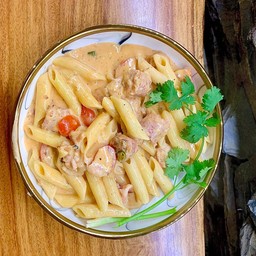 [อร่อยซ่ากับโค้ก] เพนเน่แหนมเบคอนพิ้งค์ซอส +  โค้ก ออริจินัล (กระป๋อง) 