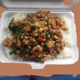 ผัดกระเพราหมูสับป้าเเอ๋ว(พิเศษ)