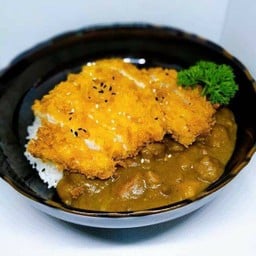 ข้าวอกไก่ทอดแกงกะหรี่ญี่ปุ่น