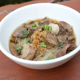 ก๋วยเตี๋ยวหมูตุ๋นรวมน้ำ