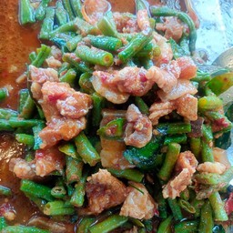 ผัดถั่วพริกขิงหมูสามชั้น