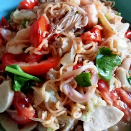 ยำมาม่าทะเล(กับข้าว)