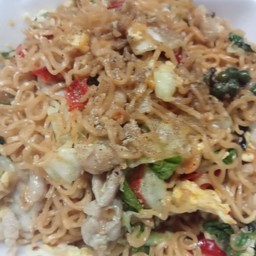 มาม่าผัดขี้เมาหมู