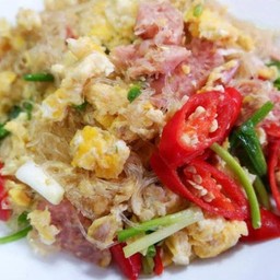 ข้าวแหนมผัดไข่ใส่วุ้นเส้น