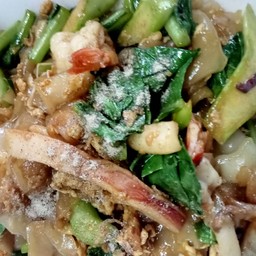 เส้นใหญ่ผัดซีอิ๊วทะเล