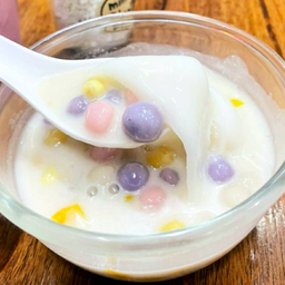 บัวลอยเนื้อมะพร้าวอ่อนทรงเครื่อง