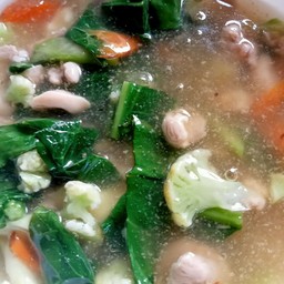 เส้นใหญ่ราดหน้าไก่