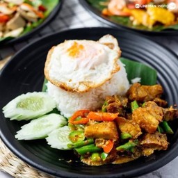เครื่องแกงหมูกรอบ