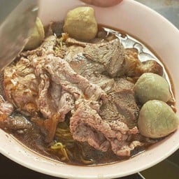 เกาเหลา หรือก๋วยเตี๋ยวลูกชิ้น เนื้อสดฟิเลมิยองไร้มัน พิเศษ