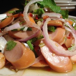 ยำใส้กรอก