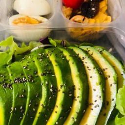 เซต 3  อโวคาโด้+ไข่ต้ม+คอนเฟกธัญพืช+น้ำสลัด