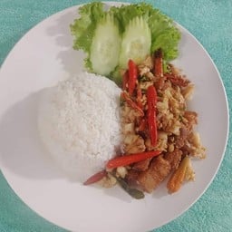 หมูสามชั้นทอดกระเทียมพริกสด
