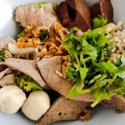 กระเพราแดง&ต้มเลือดหมู ร้านหน้าบ้าน-นาป่า