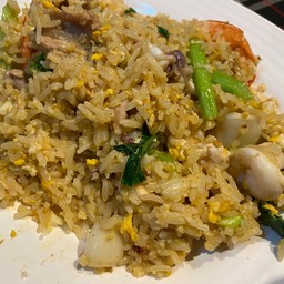 ข้าวผัด หมู - ไก่ - กุ้ง - หมึก - หมูกรอบ (ใส่แต่ผักคะน้า)