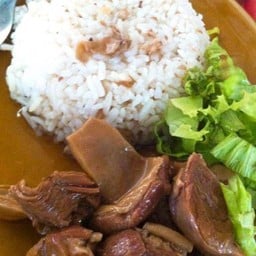 ข้าวหมูตุ๋น พิเศษ พร้อมน้ำจิ้มซีฟู้ด