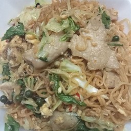 มาม่าผัดขี้เมาไก่